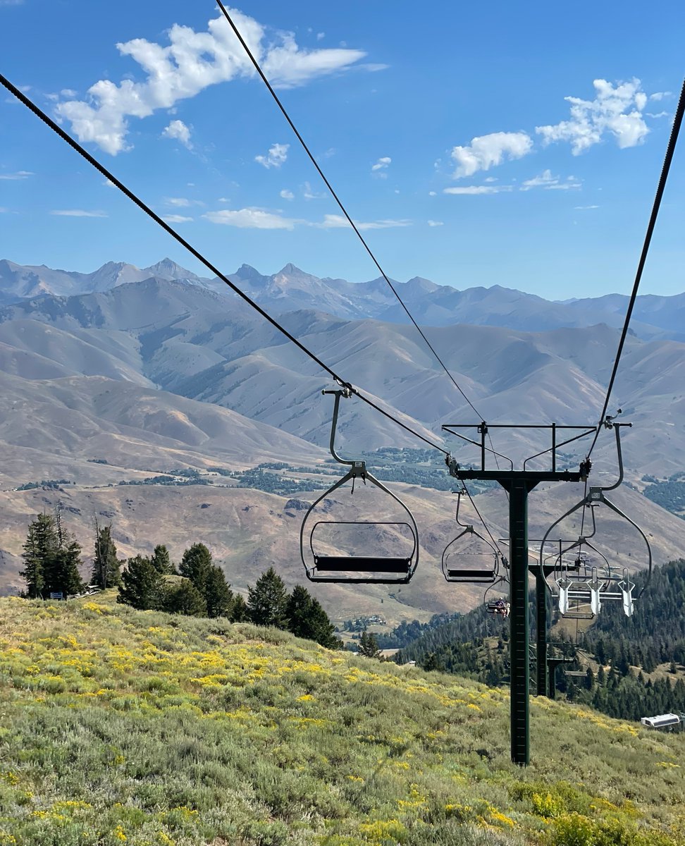 TamarackLodge1's tweet photo. "With outdoor activities galore, several awesome places to stay, and delicious and varied food options, your family will have long days to play, relax, and connect." | FamilyVacationist
Read Article: https://t.co/UObScDIYGY
#tamaracklodgesunvalley #roamrestrepeat https://t.co/kIuW30E830