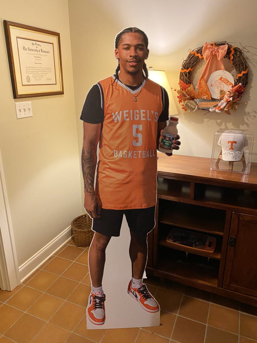 MoJoDisney's tweet image. That time I played a joke on @Realzakaiz. I brought cardboard Zakai home with me and it was the perfect set-up. HAPPY BIRTHDAY, Zakai!!! XOXO 🤣🧡 He now enjoys all the fun in my Vols Cheer Den.
#GoVols #VolHoops #TheLegendOfZakai