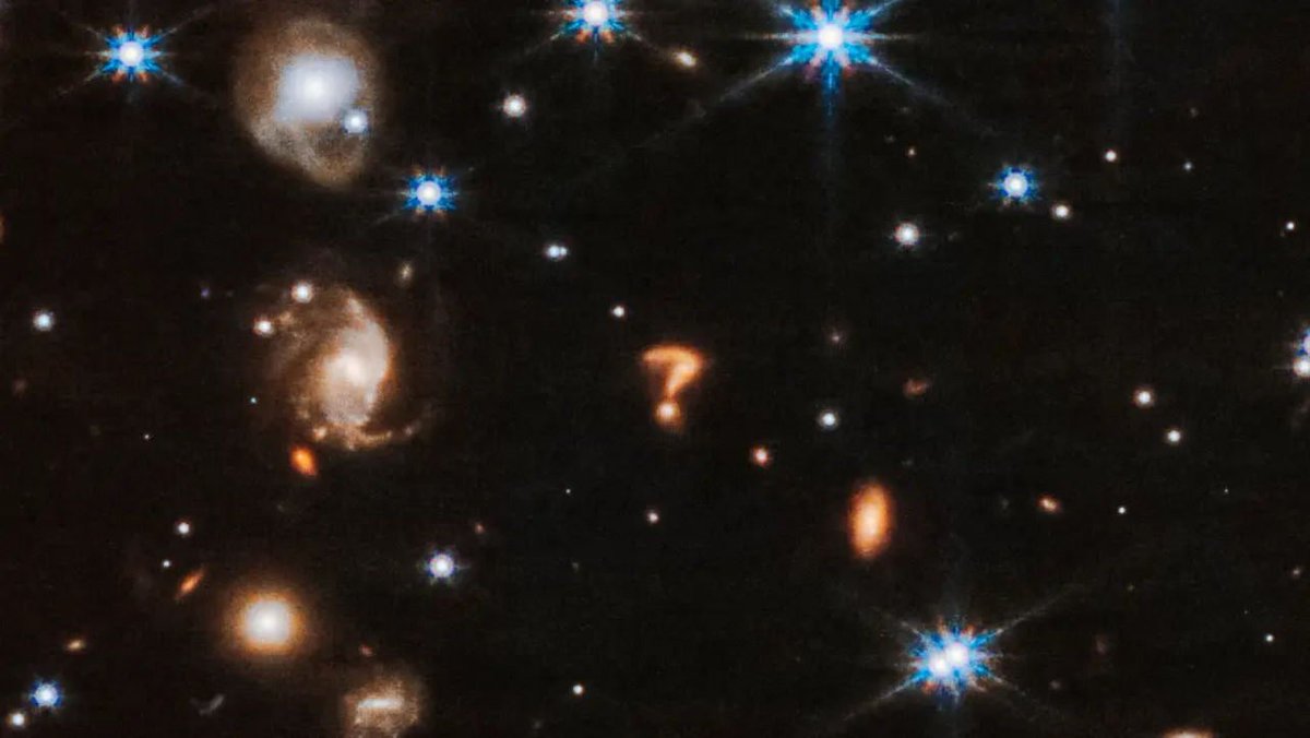 ❓ Коли просите у неба знак, формулюйте точніше! Космічний телескоп «Джеймс Вебб» сфотографував космічний «знак питання». У незвичну форму, імовірно, склалася пара галактик, взаємодіючи між собою Що окрім знака питання потрапило на фото? «Знак питання» знайшовся на новому…