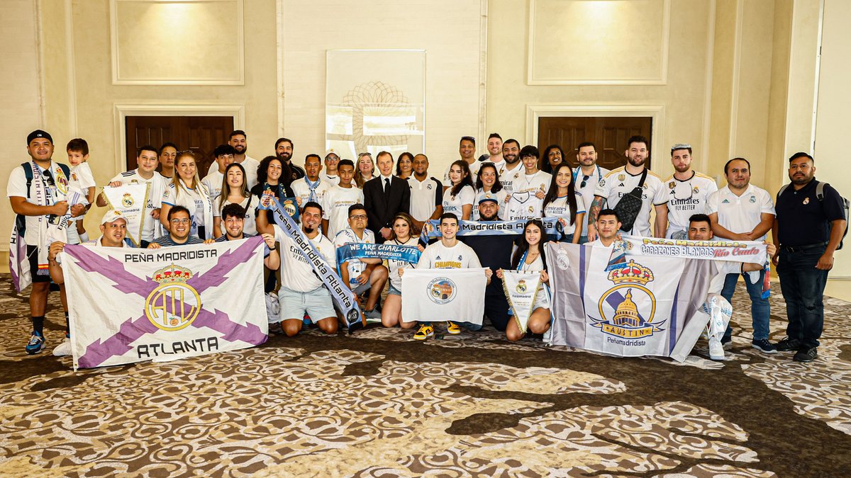 realmadrid's tweet photo. 🤍🇺🇸 ¡Emilio Butragueño y @Oficial_RC3 recibieron a los representantes de varias peñas #Madridistas en Orlando!
#RealMadridOnTour https://t.co/PwyM6AbfZ2