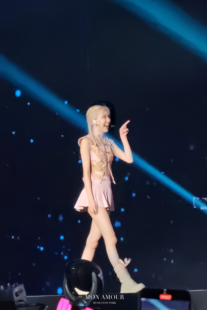 monamour_ROSE's tweet photo. 20230729
BORNPINK IN HANOI DAY 1
Baby had so much fun in Hanoi 💖
#ROSÉ #로제 #BLACKPINK #블랙핑크 #roses_are_rosie #BORNPINKINHANOI https://t.co/AABxqWUyDp