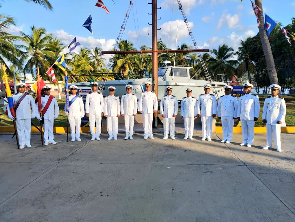 #DeInteres || Desde la Estación Principal <a href="/AB_EPGPC/">EPGPC</a>, se efectuó acto de Transmisión de Mando de la Estación Secundaria de Guardacostas Chichiriviche, recibiendo con gran compromiso el Estandarte y Timón de esta insigne Unidad el Teniente de Navío José Rosales Molina.
Bravo Zulu!!