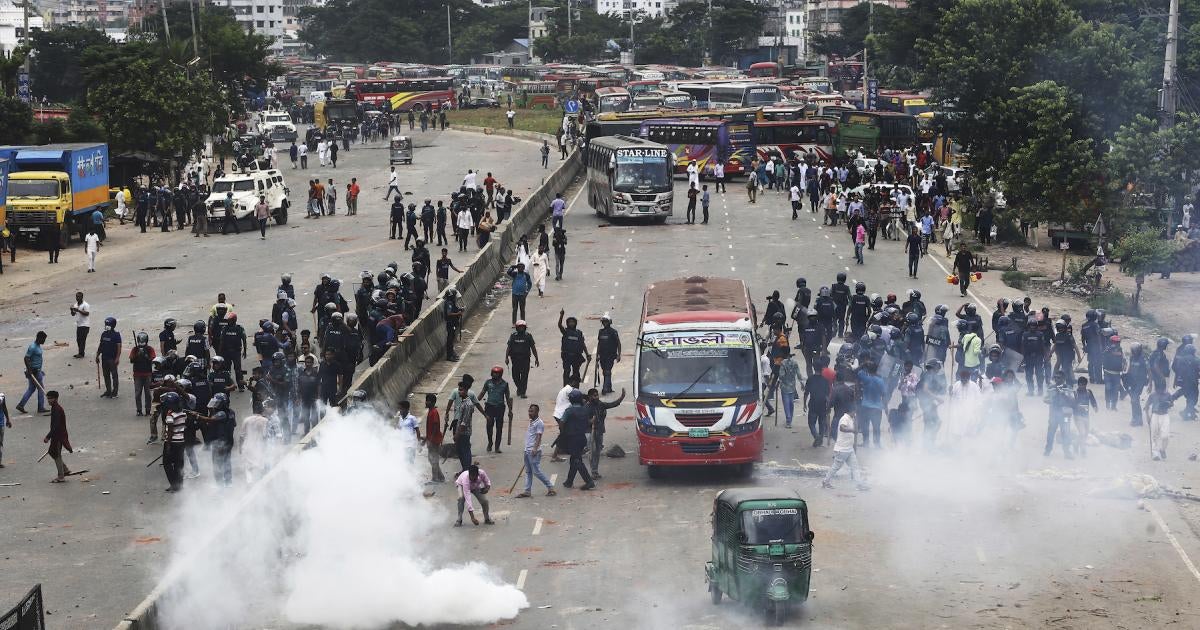 The Bangladesh government is making international pledges on holding free and fair elections even as it unleashes autocratic and abusive attacks.

Police have indiscriminately fired rubber bullets and tear gas, and beat opposition party supporters. trib.al/CgSCJCY