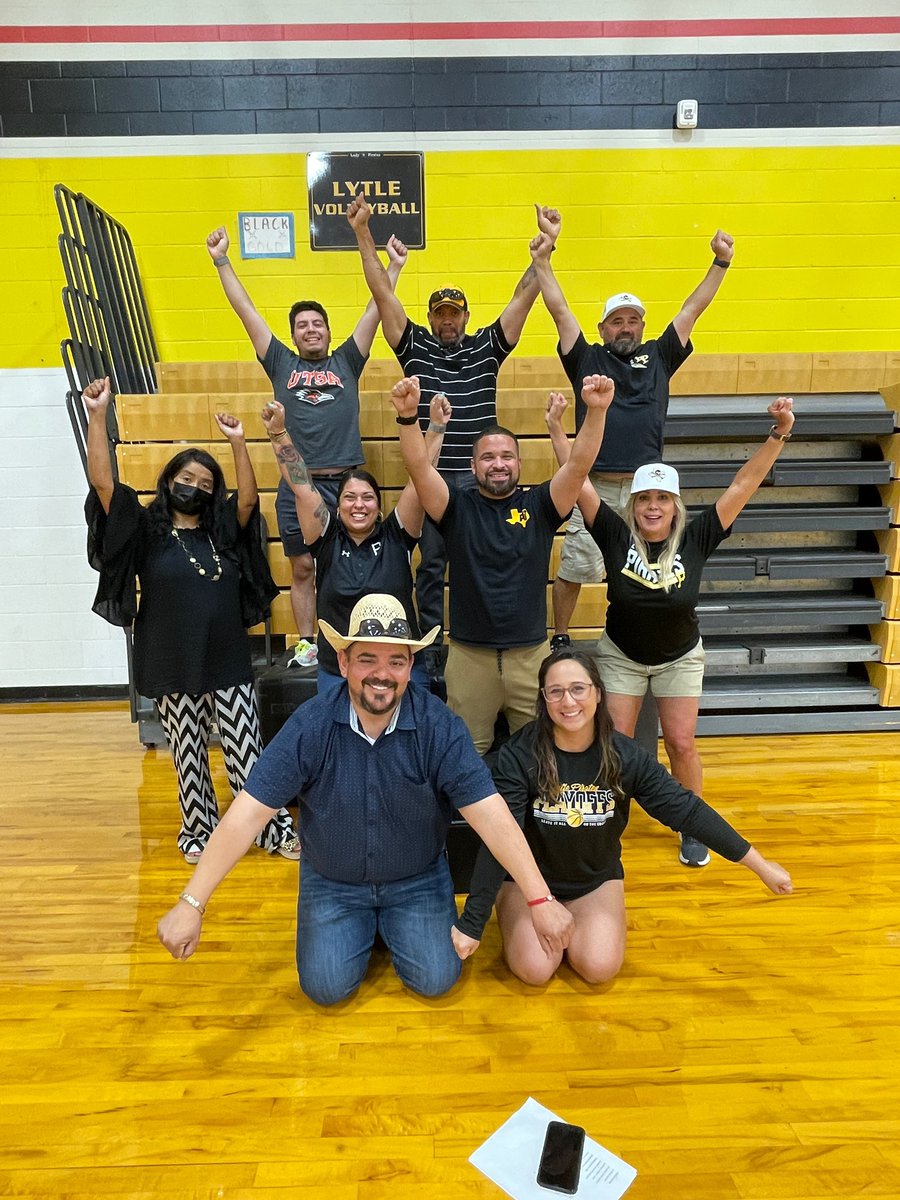 LoriLwilson23's tweet photo. Had so much fun this morning with my orange group!! @LVDWGr8tech @martsippy @coachjojones22 @lytlehs https://t.co/048u6nmbWO