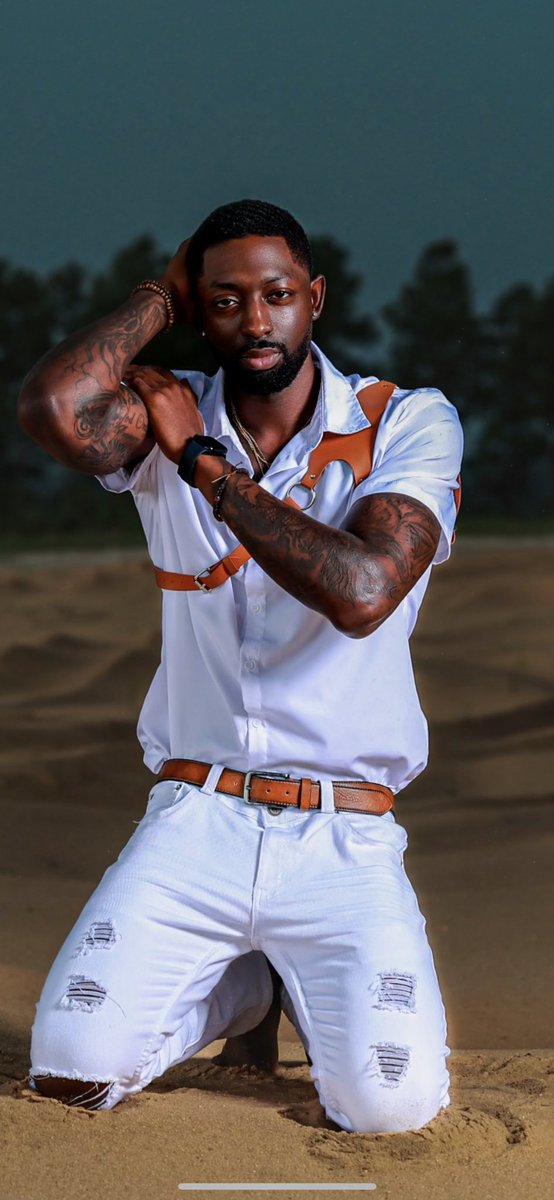 Theampmoore's tweet photo. “Life is not about waiting for the storm to pass…it’s about learning how to dance in the rain” ~Vivian Greene 
#MODEL #modeling #blackmen #rain #photograghy #photographer https://t.co/gktVaLkpsR