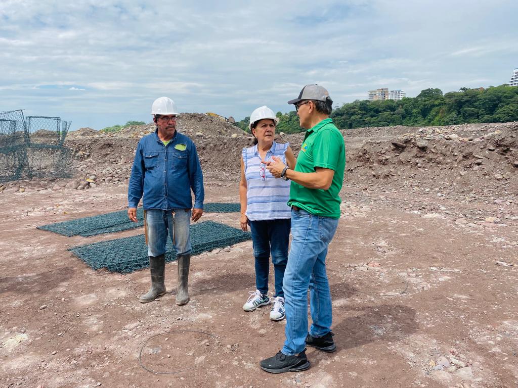 Hermara29's tweet photo. Visitamos la obra de protección que realiza la @GobMeta en el Río Guatiquía, en la vereda Vanguardia, sector La Aurora, obra que avanza en un 71% a un ritmo importante lo que nos permitirá terminar mucho antes de lo programado.
@JuanGZuluaga
#EsConHechos
#DIGERD https://t.co/42aTh1YE1w
