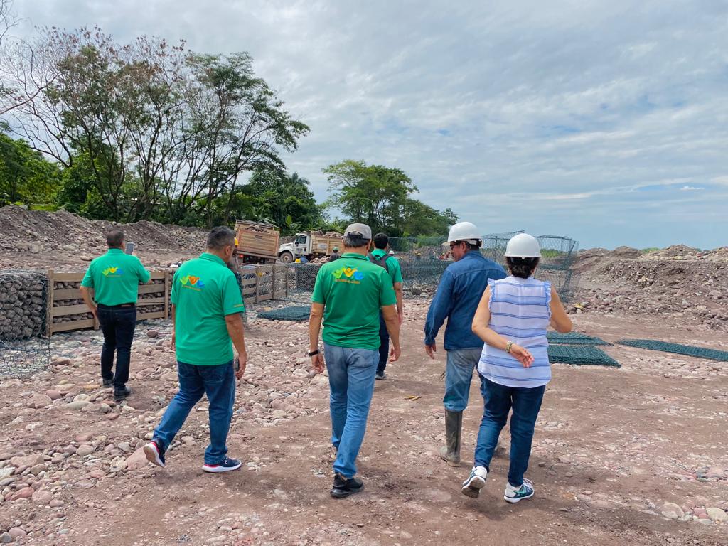 Hermara29's tweet photo. Visitamos la obra de protección que realiza la @GobMeta en el Río Guatiquía, en la vereda Vanguardia, sector La Aurora, obra que avanza en un 71% a un ritmo importante lo que nos permitirá terminar mucho antes de lo programado.
@JuanGZuluaga
#EsConHechos
#DIGERD https://t.co/42aTh1YE1w