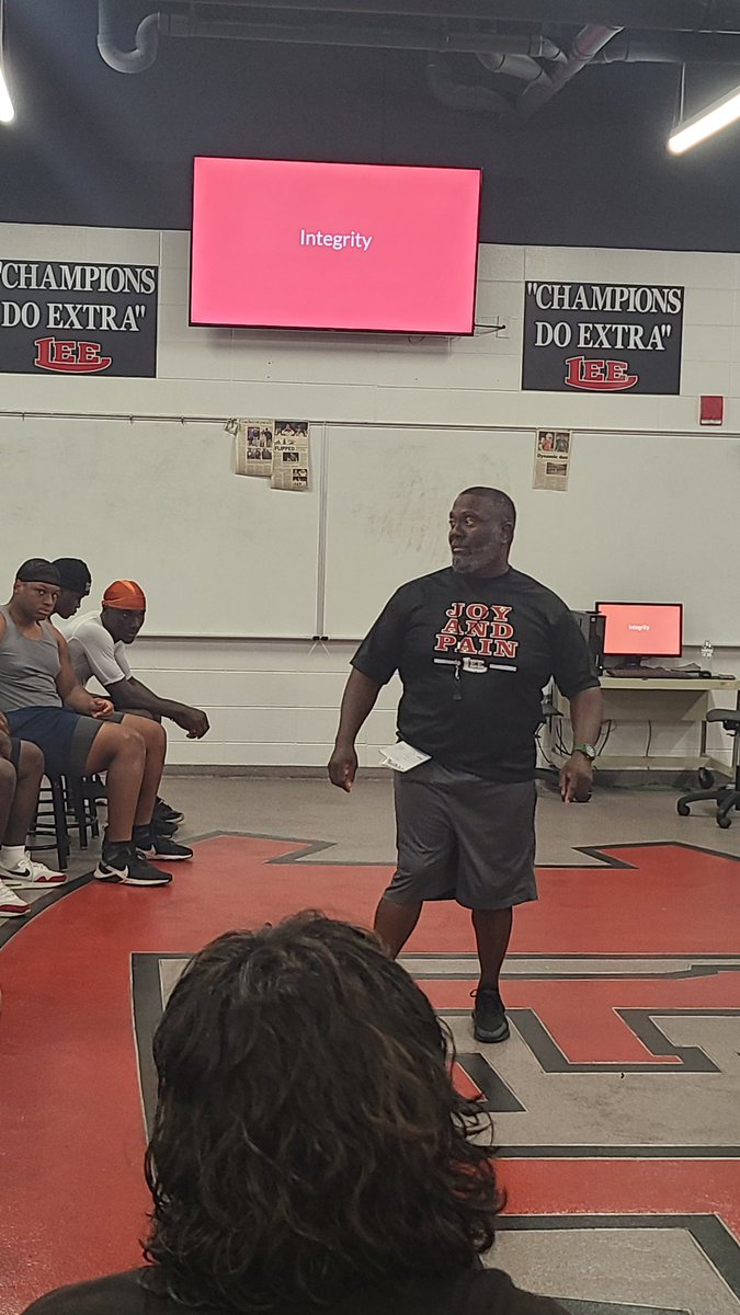 #DSGB getting after it this morning during practice &amp; in the weight room! We also enjoyed listening to <a href="/nc370922/">Nick Carlisle</a> give a great Character Ed talk on Integrity! #DoRight