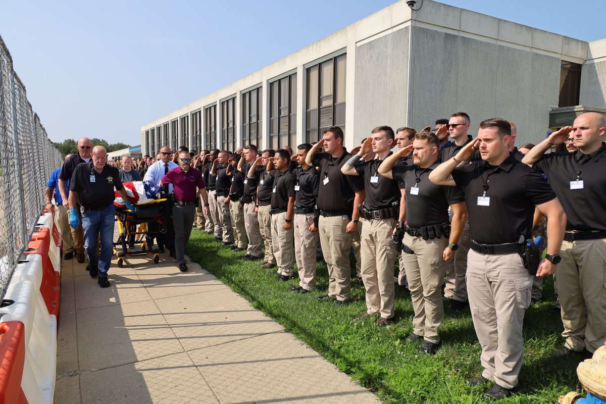 IndianaLawEnfo1's tweet photo. Our heartfelt condolences go out to the friends, family and coworkers of Johnson County Sheriffβs Deputy Timothy Guyer. He was taken from us too early.π
All present honored him as he was escorted from the ILEA yesterday. #TimothyGuyer #IndianaFallenOfficer #OfficerDown https://t.co/iLAmTF4oM2