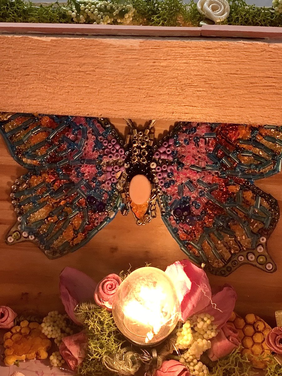 krustations's tweet photo. Beadwork/ceiling https://t.co/hlmhw5MwSG