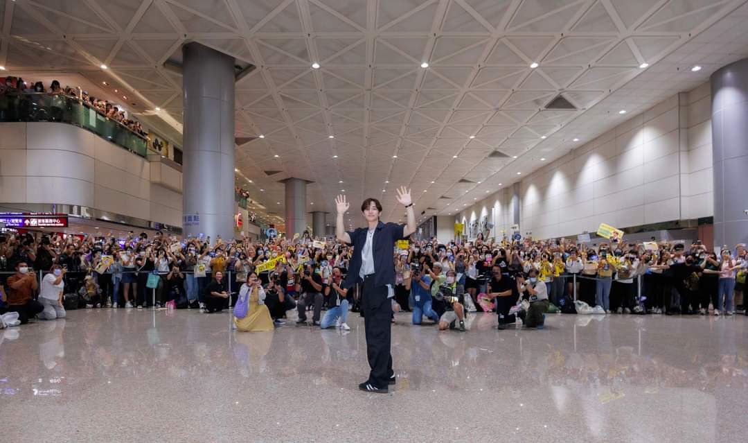 I am filled with so many emotions when I see twt and rt of taiwanese fans receiving #Junho in the airport His dreams and ours of seeing his hard work being recognized and applauded are just so true now
#LeeJunhoXAdidas #LEEJUNHO #이준호 #李俊昊  #イジュノ #originals_tw #Adidas