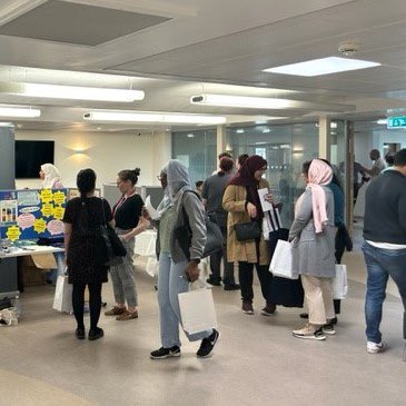 nottmhospitals's tweet photo. NUH welcomed more than 800 doctors today 👋 

They had their induction and were given a goody bag containing sticky notes, a pen and some chocolate and sweets 🍫 🍬 

Most will be starting work on the wards tomorrow or Friday.

Welcome to TeamNUH! 😀 https://t.co/U3kWKylyNJ