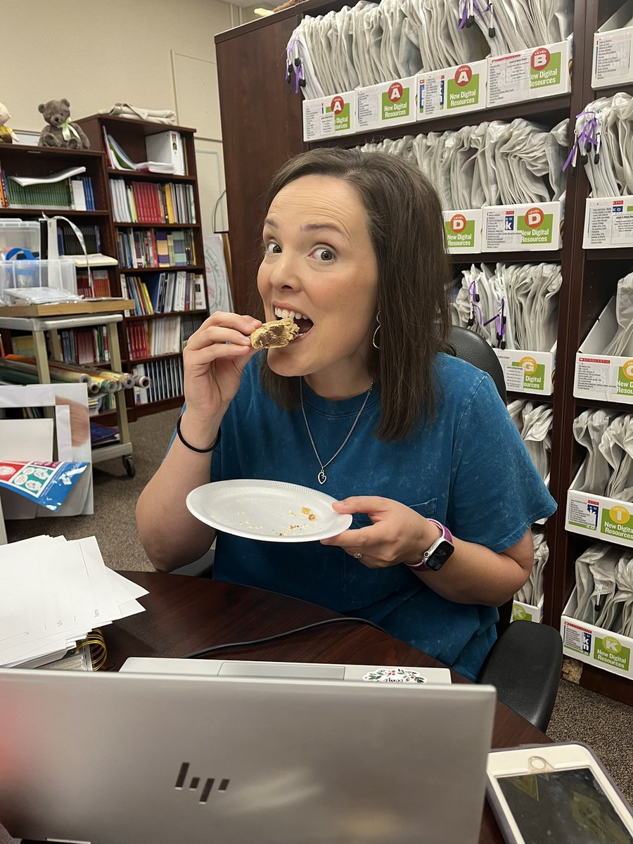 Cookies for us at Santa Rita! Thank you Ms Slaughter! <a href="/SantaRitaElem/">Santa Rita Elementary</a> <a href="/kaysantarita/">Kay Scott</a> 💜