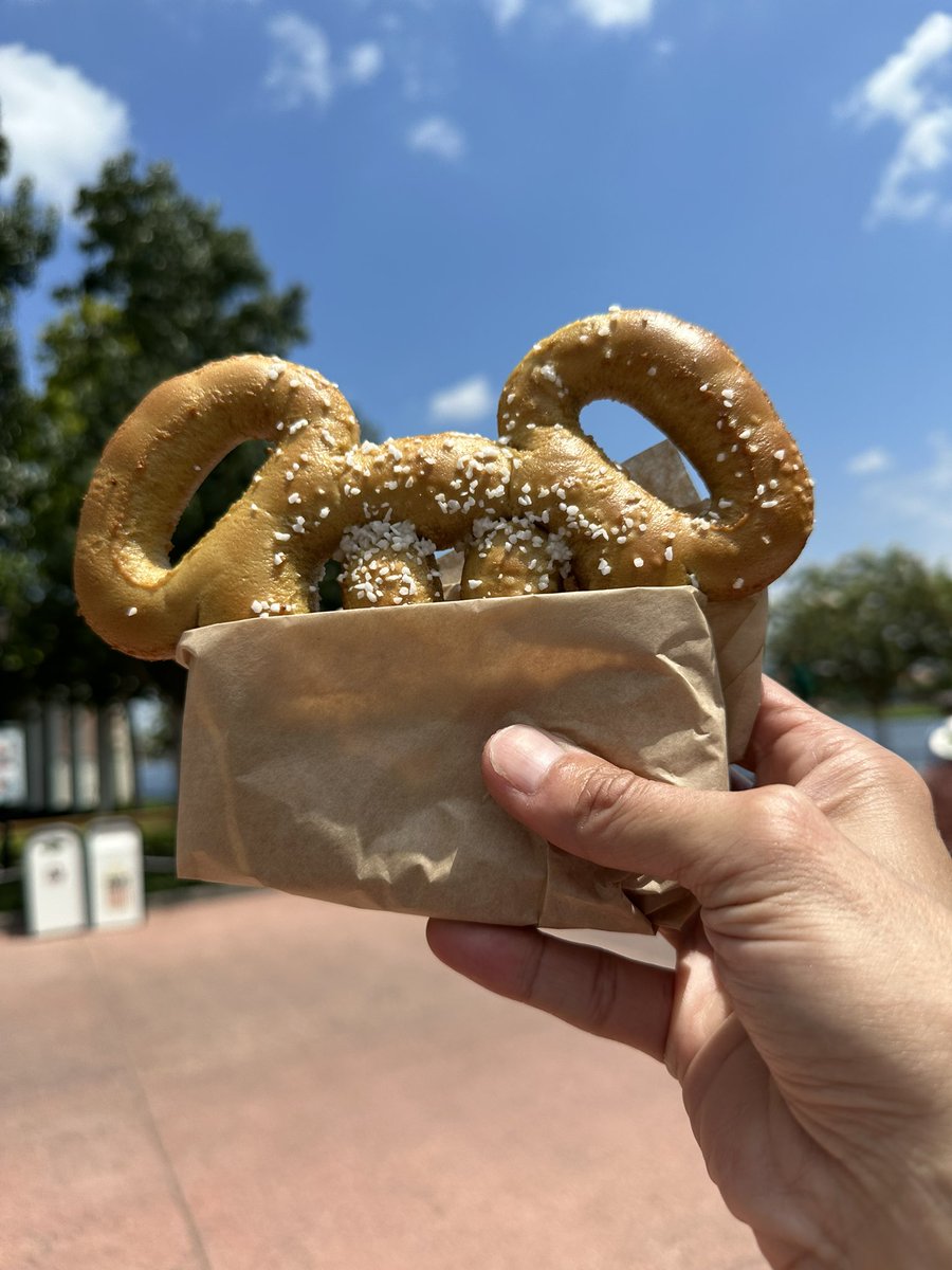 humphreys_lodge's tweet photo. It’s not an official park visit until you have one of these. https://t.co/Zy817pabLo