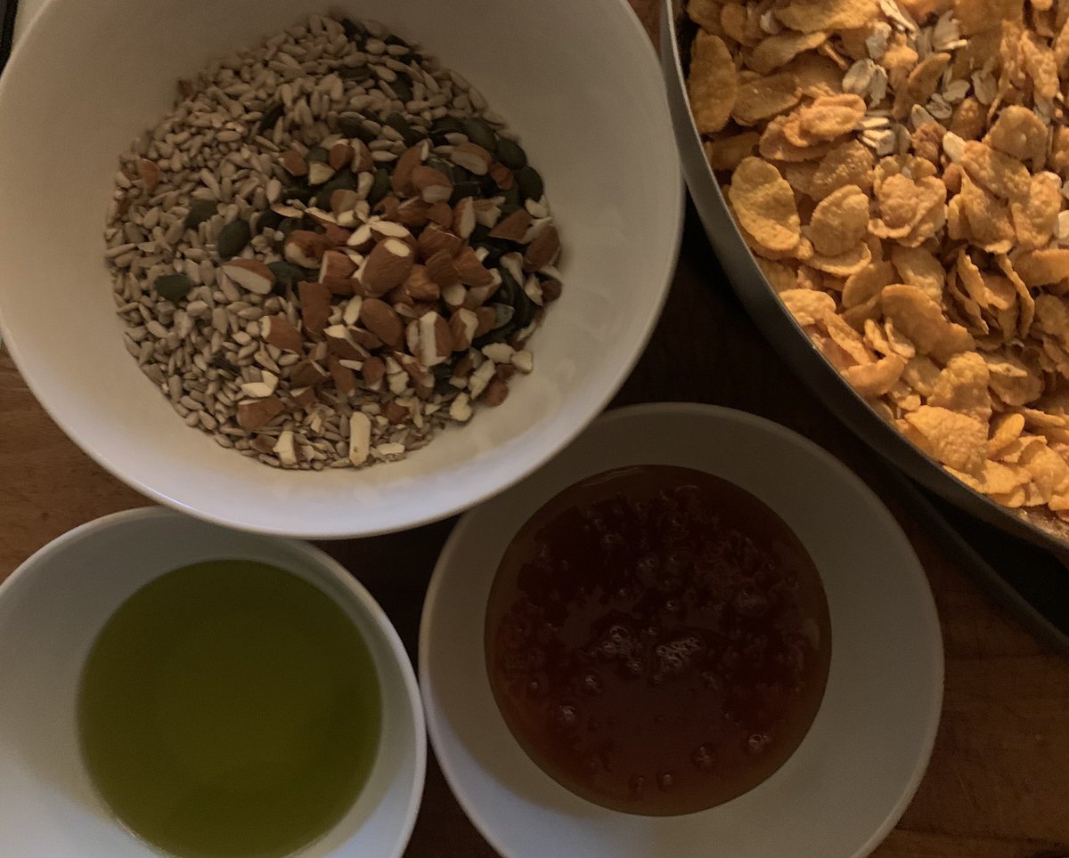 lloydontherun's tweet photo. @prairiepublic @Tombrosseau did the crunchy granola and love them. I also enjoyed how easy going your lovely guest Summer Peterson told us how to do it! Sounded already so delicious. https://t.co/nQ78rcIcac