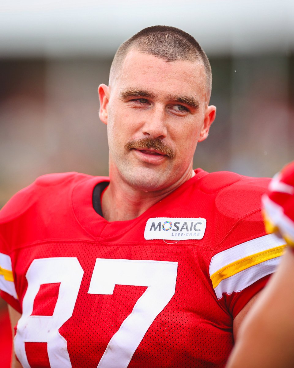 Chiefs's tweet photo. THE STACHE IS BACK 👨🏻 https://t.co/kydbToQfMK