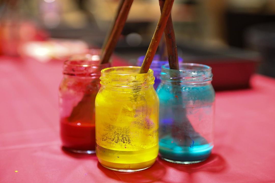 A burst of colors and patterns adorned ISNA as the participants immersed themselves in the mesmerizing art of #ebru 🎨 The event, a harmonious collaboration between @yeetoronto and <a href="/ISNA_Canada/">ISNA Canada</a>, beautifully underscored the essence of cultural partnership.

Under the skillful