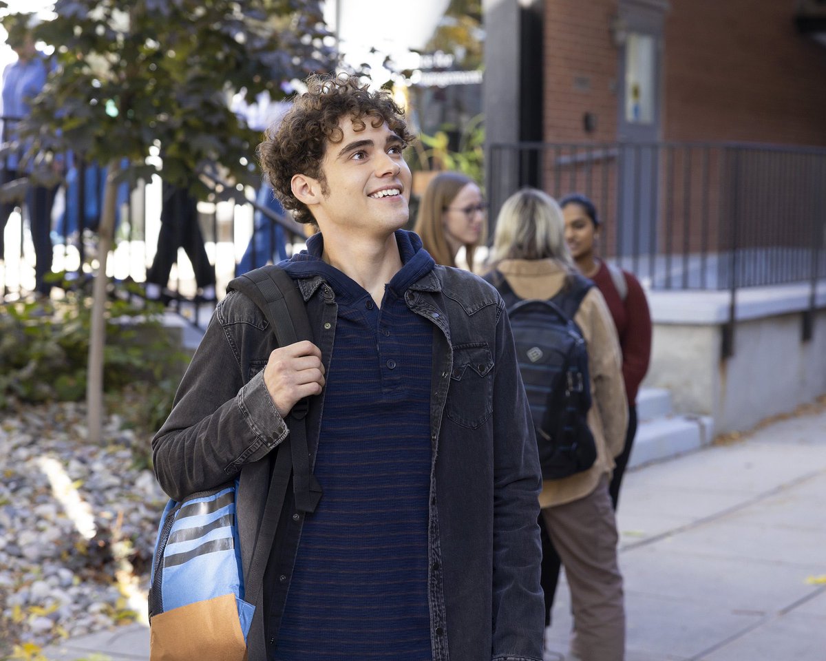 TeamJBassett's tweet photo. ‼️ SPOILER WARNING ‼️

@joshuatbassett as Ricky Bowen on #HSMTMTS 405 “Admissions”

via Press Disney Plus https://t.co/rBTbJndbae