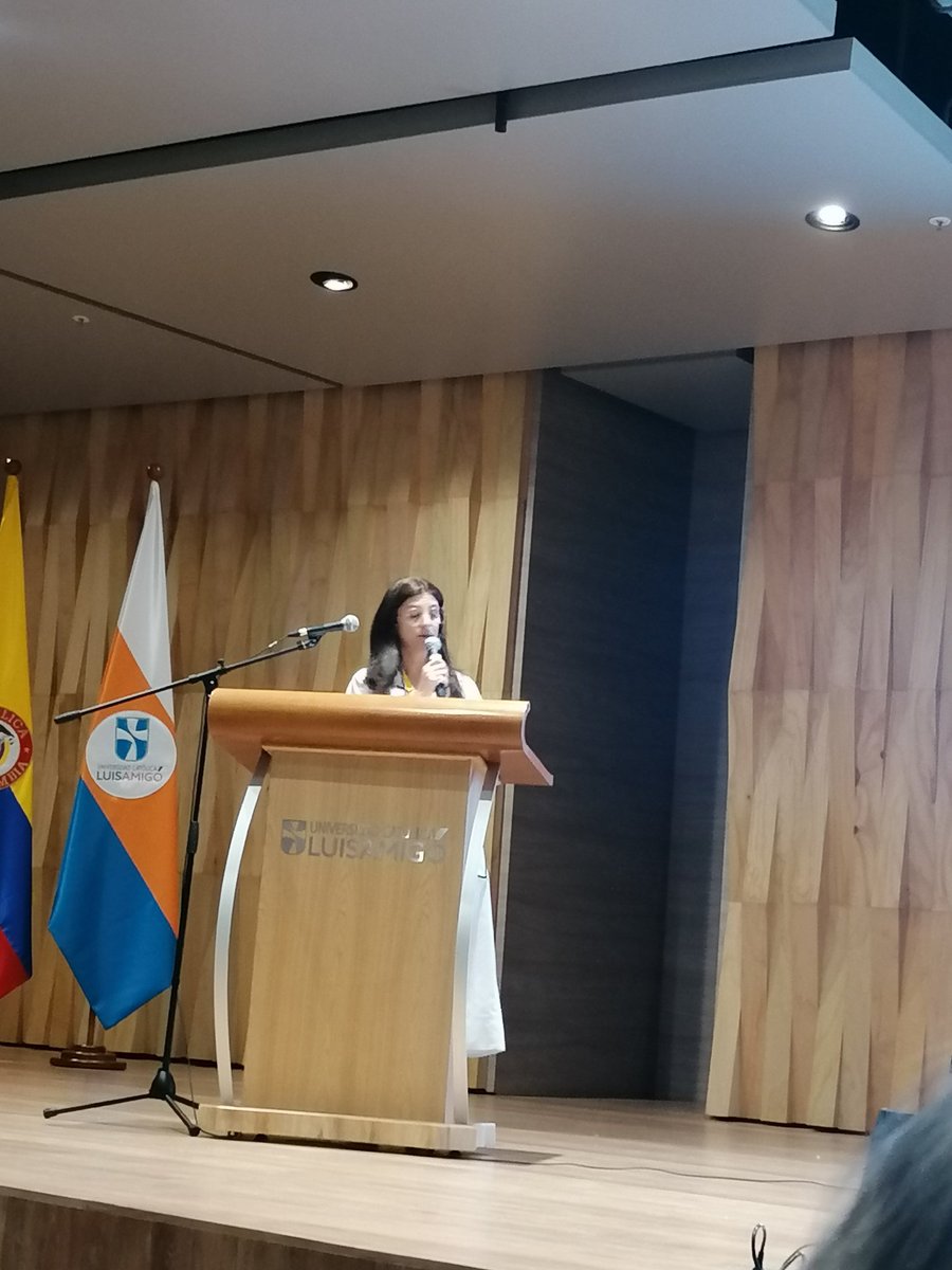 UNIRECS's tweet photo. Las bibliotecas por un mundo mejor 💪🎉👏 @febab #AdrianaFerrari en #COBAES2023 @MesaBIES https://t.co/H8wvJaJ5tH