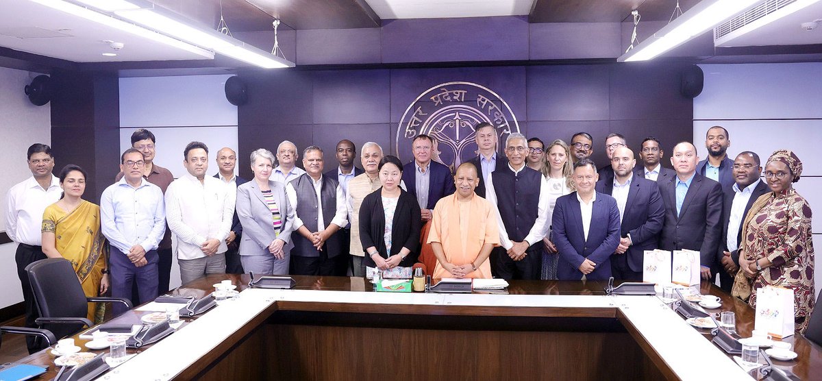 myogiadityanath's tweet photo. भारत के लिए @worldbank के कार्यकारी निदेशक श्री परमेश्वरन अय्यर जी सहित वर्ल्ड बैंक के सम्मानित 20 सदस्यीय दल के साथ लोक भवन, लखनऊ में बैठक हुई। 

इस अवसर पर उ.प्र. के असीम सामर्थ्य व अनंत संभावनाओं पर विस्तृत विमर्श के साथ ही प्रदेश के समग्र विकास के लिए पारस्परिक सहयोग और भावी कार्ययोजना पर चर्चा हुई।

@paramiyer_