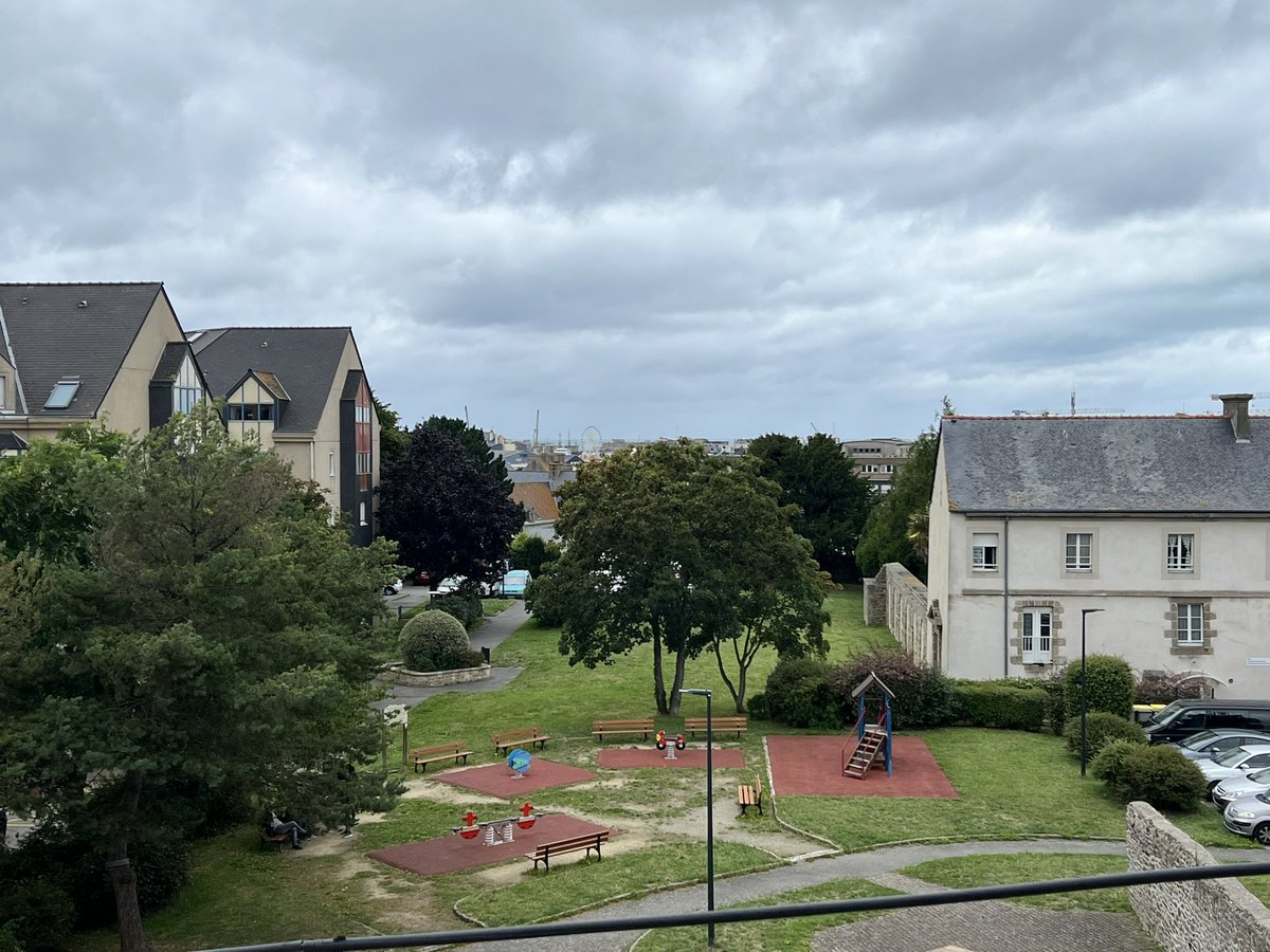 gilleslurton's tweet photo. Visite de chantier sur le programme Amiral Tréhouart à @VilleSaintMalo Une réalisation de 90 logements mixant locatif social, accession sociale à la propriété, logements seniors, appartements de grande qualité et pavillons mis en vente en bail réel solidaire. https://t.co/rFhIZycHzM