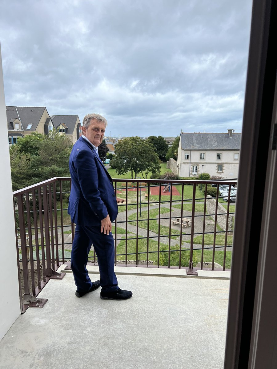 gilleslurton's tweet photo. Visite de chantier sur le programme Amiral Tréhouart à @VilleSaintMalo Une réalisation de 90 logements mixant locatif social, accession sociale à la propriété, logements seniors, appartements de grande qualité et pavillons mis en vente en bail réel solidaire. https://t.co/rFhIZycHzM