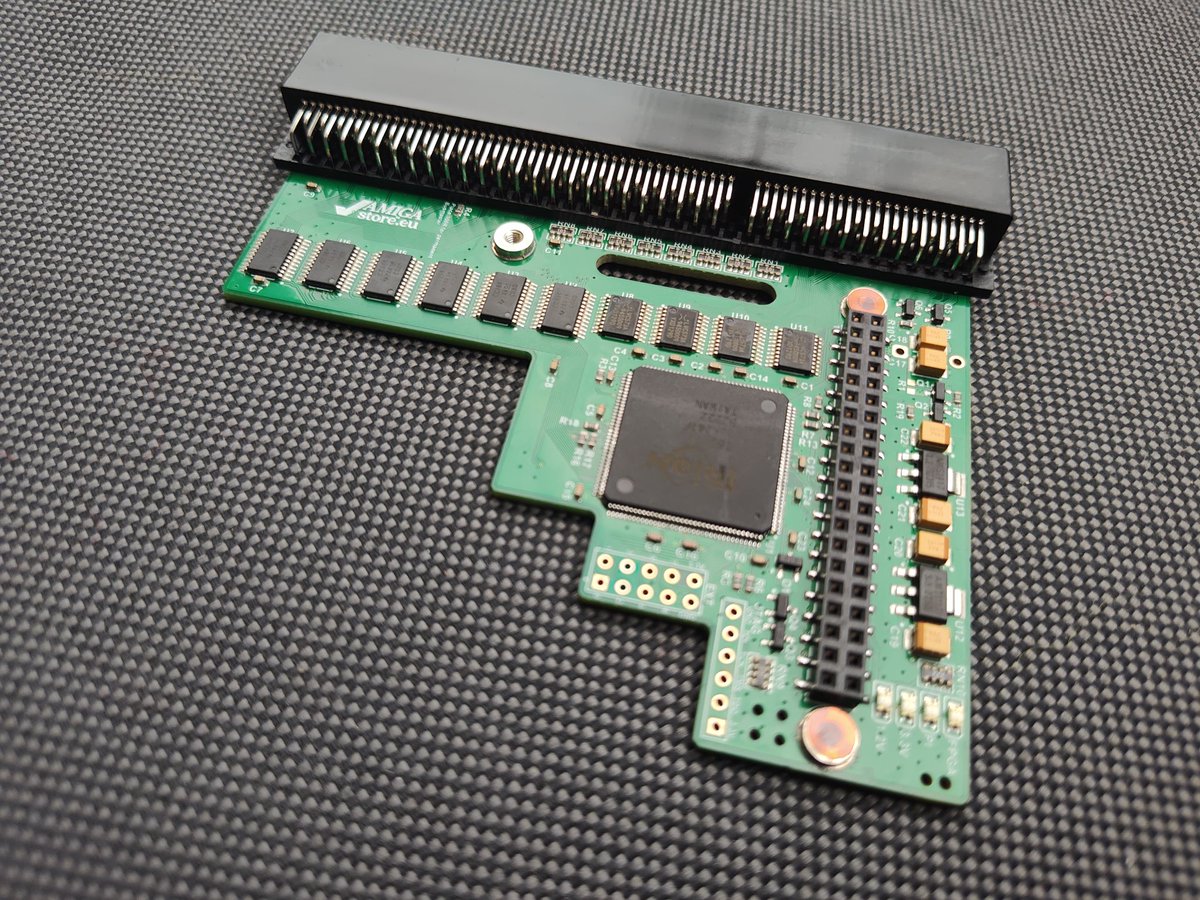 SampLikus's tweet photo. Další hračka na hraní, akorát RPi 3 tam nedám a musel jsem z @rpishop_cz objednat 3A+ #amiga #pistorm32 https://t.co/AyKpZovTJ4