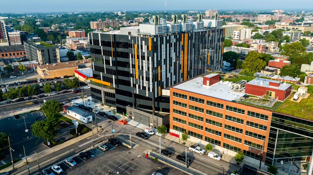 universityplphl's tweet photo. 3.0 University Place stands at the heart of Philadelphia's bustling life sciences community, offering a world-class educational experience for aspiring scientists and researchers. 🌟🎓

https://t.co/PnqlZeZ2Hw 

#LifeSciencesHub #PhiladelphiaScience #EducationalExcellence 🏛️🌇 https://t.co/rvGCqdZ5b4