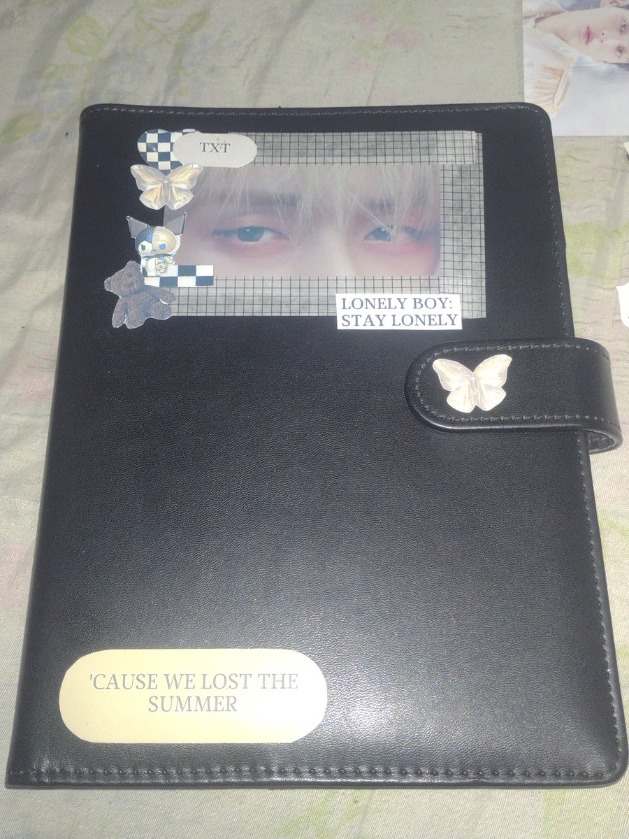 bendy8965's tweet photo. feedback positivo para @AlanaCollector . ela fez uma personalização simplesmente perfeita do binder macarron preto e eu fui o sortudo de conseguir comprar dela. A gata foi tão visionária que mandou tanta coisa que eu até me assustei

Coisa ofc de album , pob ofc da tzuyu kkk https://t.co/HsoFXElj1e