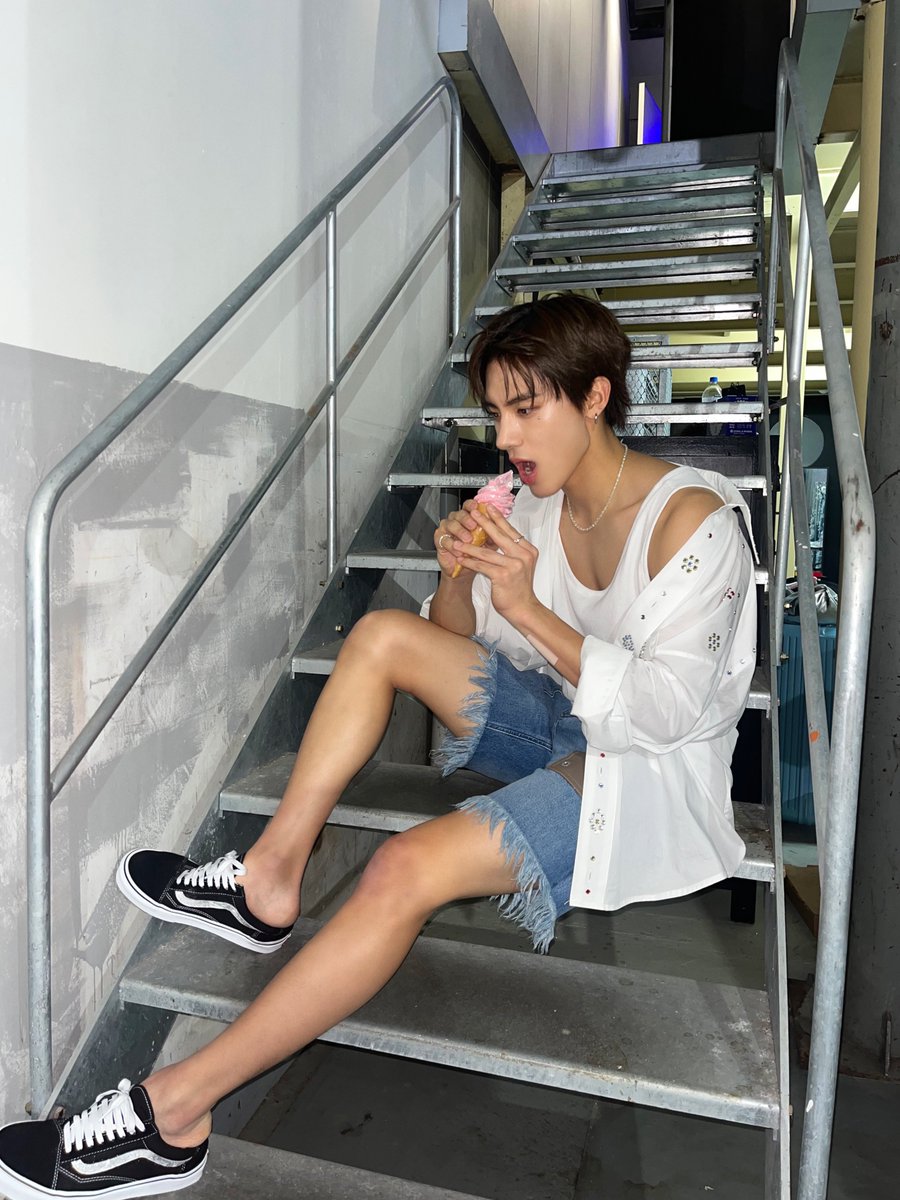 WE_THE_BOYZ's tweet photo. [ERIC] 녹아드는 ice-cream 🍦☀️
#PHANTASY #LIPGLOSS https://t.co/yAQWa8Stcf