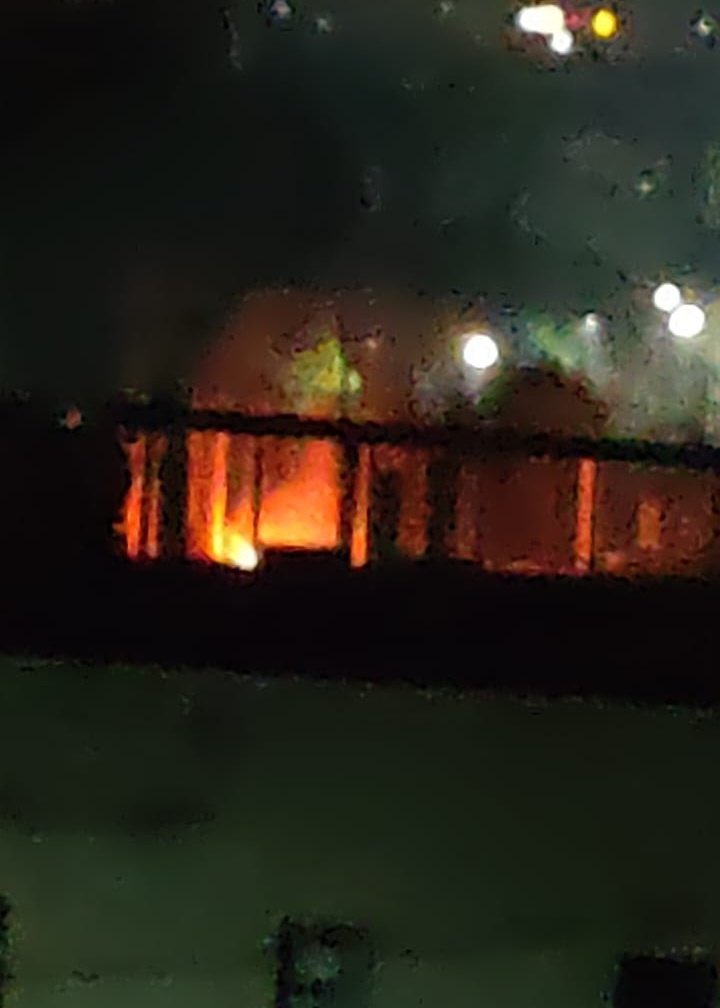 islamculturel's tweet photo. 🇮🇳 INDE - Un groupe de 80 hindous a attaqué et brûlé une mosquée, et poignardé le jeune imam de 19 ans dans son sommeil. https://t.co/9iqHlYP1mf