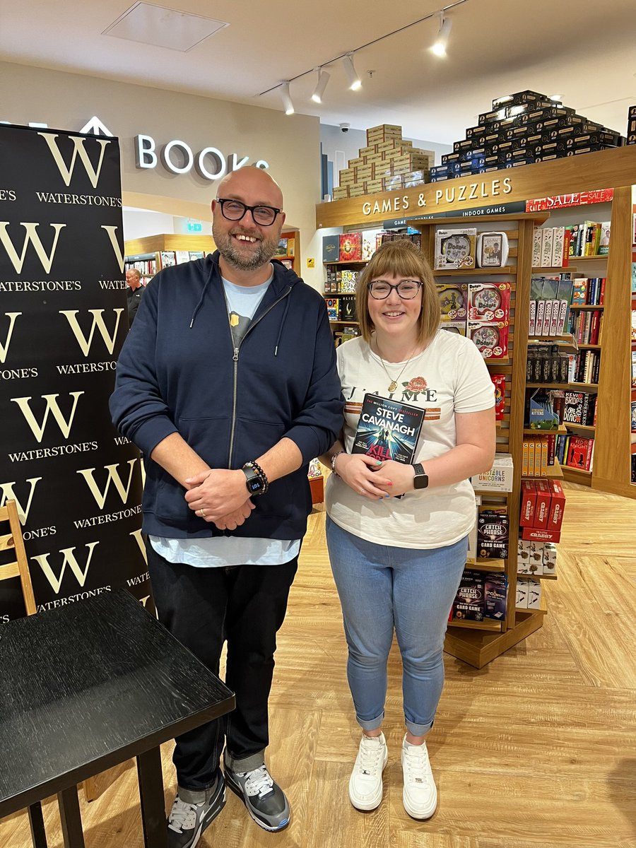 OneGeekyPerson's tweet photo. Lovely to meet @SteveCavanagh_ today 🥰 so looking forward to reading this book ❤️ https://t.co/4yyxsRSm4M