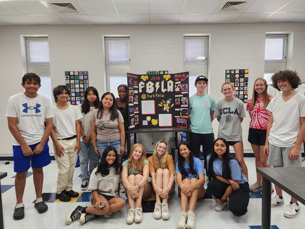 FBLAHighland's tweet photo. Starting a New FBLA year off with Officer Leadership camp and getting ready for recruiting at Freshmen Orientation @HighlandGaston @NC__FBLA #CTSO #goingtobeagreatyear!!!! https://t.co/0H7RRCcA82