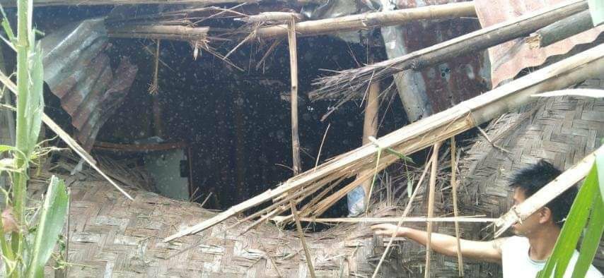 13Dasion's tweet photo. Junta troops fired heavy weapons in the clashes with local forces in the villages of Muse tsp, northern Shan state today, resulting in injuring of 5 residents. Trucks and other vehicles were blocked in the way. #NoMoreDirtyDeals #2023Aug2Coup #WhatsHappeningInMyanmar https://t.co/PIiZVbjpjg