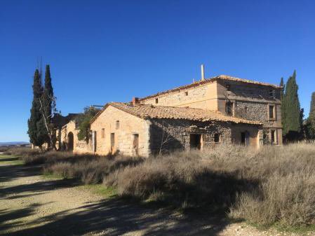 velasc_alberto's tweet photo. El pitjor de tot això sobre la casa del president Macià a Vallmanya és que els informes tècnics que justifiquen que no es declari Bé Cultural d’Interès Nacional desconeguin els darrers estudis q s’han publicat, en què es demostra el vincle profund de Macià amb la finca i la casa. https://t.co/SG0O3wl33O