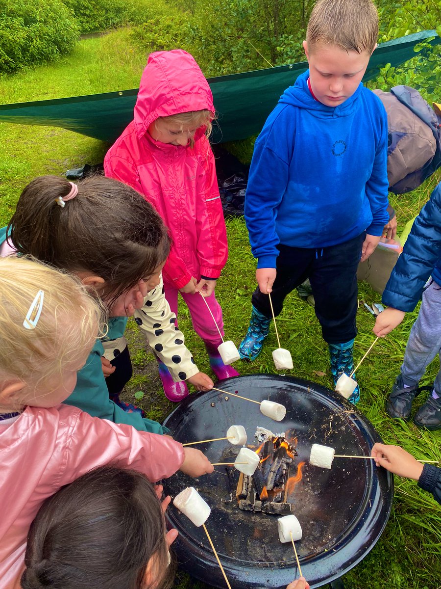 Illtyds_RC's tweet photo. #BCAFoodAndFun23
#Day7
After we finished our treasure hunt we enjoyed watching @AilinKee light a fire for us to roast marshmallows on 🔥
#NatureOnOurDoorstep
#TeamBoys
#TeamGirls
@foodandfunwales
@JanineBrill
@CTMUHBDietetics
@ShelleyPowellRD
@MerthyrCBC https://t.co/AKb1mLMHOD