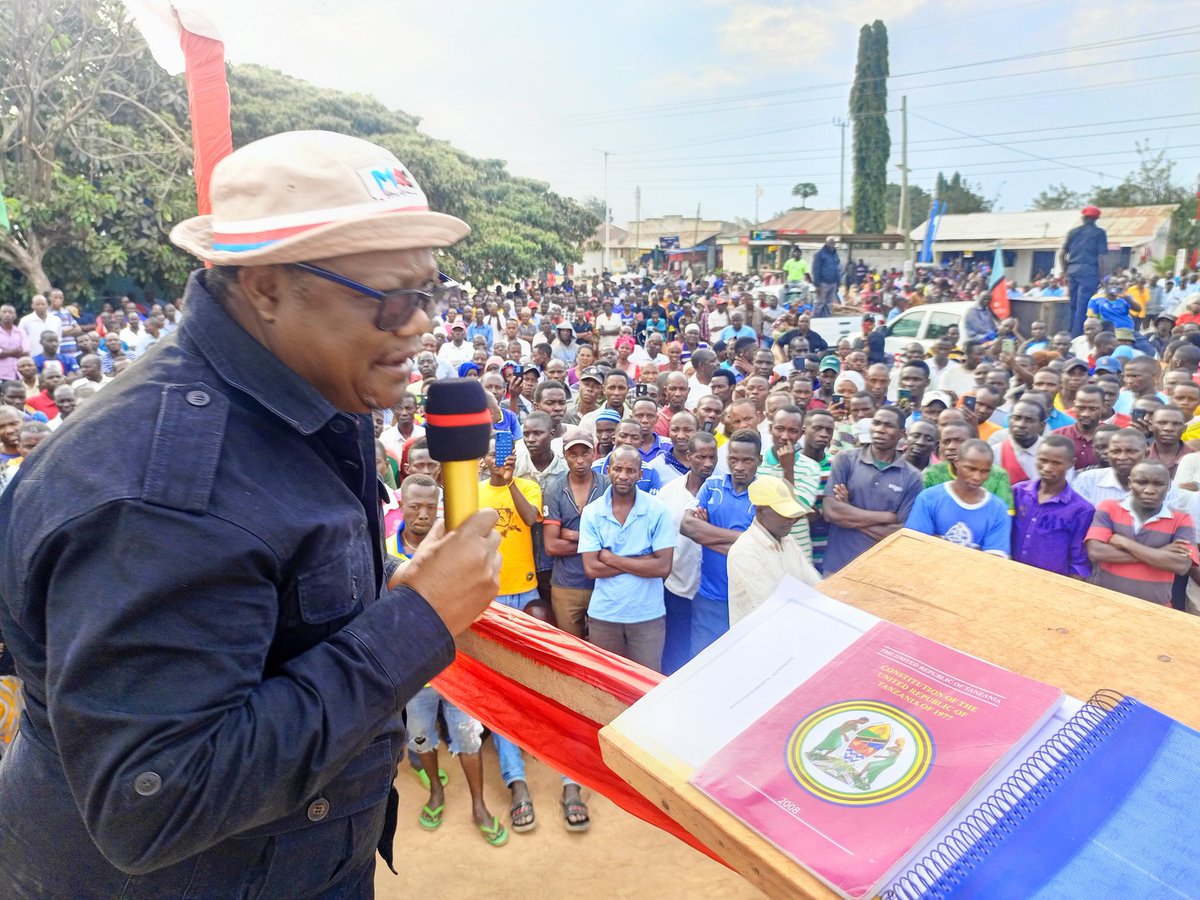 TunduALissu's tweet photo. After last night's vandalism and today's attack on our convoy, Chato responded to CCM thuggery by turning out in style, and for two hours we'd its full attention. Asante sana Chato!!! https://t.co/6Q4zYeTm7I