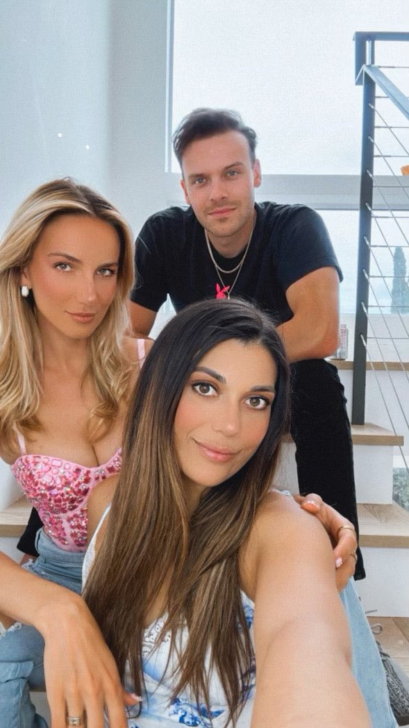 GM ☀️ and Happy Hump Day 🐪 

These girls <a href="/RussianKateee/">Russian Kate 💎</a> and <a href="/CallherMads/">Madison Anderson</a> can get millions of views with a short video on other apps

Can my twitter fam help me get anywhere close to that? 🤔

Let’s blow this up 😎 💥