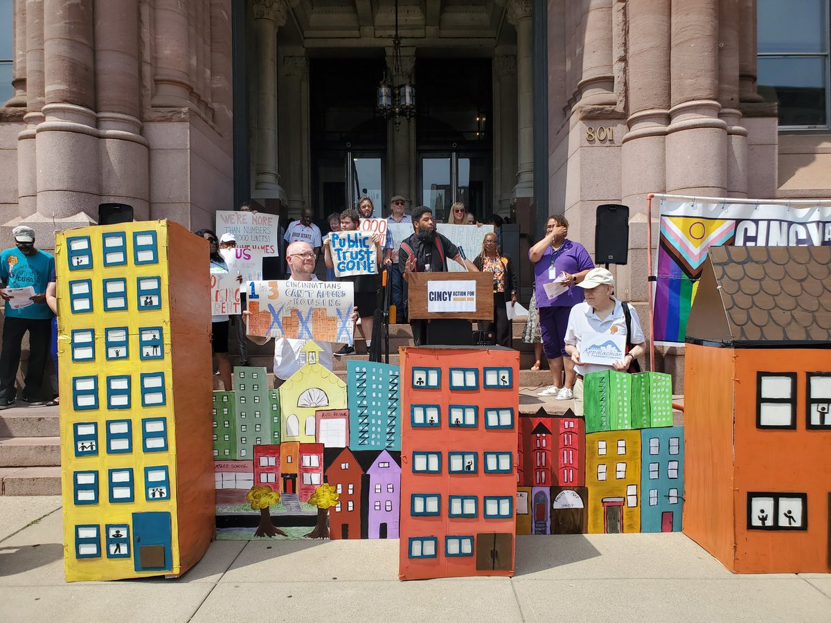nswartsell's tweet photo. Rally at City Hall advocating a charter amendment that would fund affordable housing via a .3 percent earnings tax. Organizers w Cincy Action For Housing Now say they have more than 12,000 signatures to get that on November ballot. They're asking council to vote to expidite it. https://t.co/uL0TMJSTo6