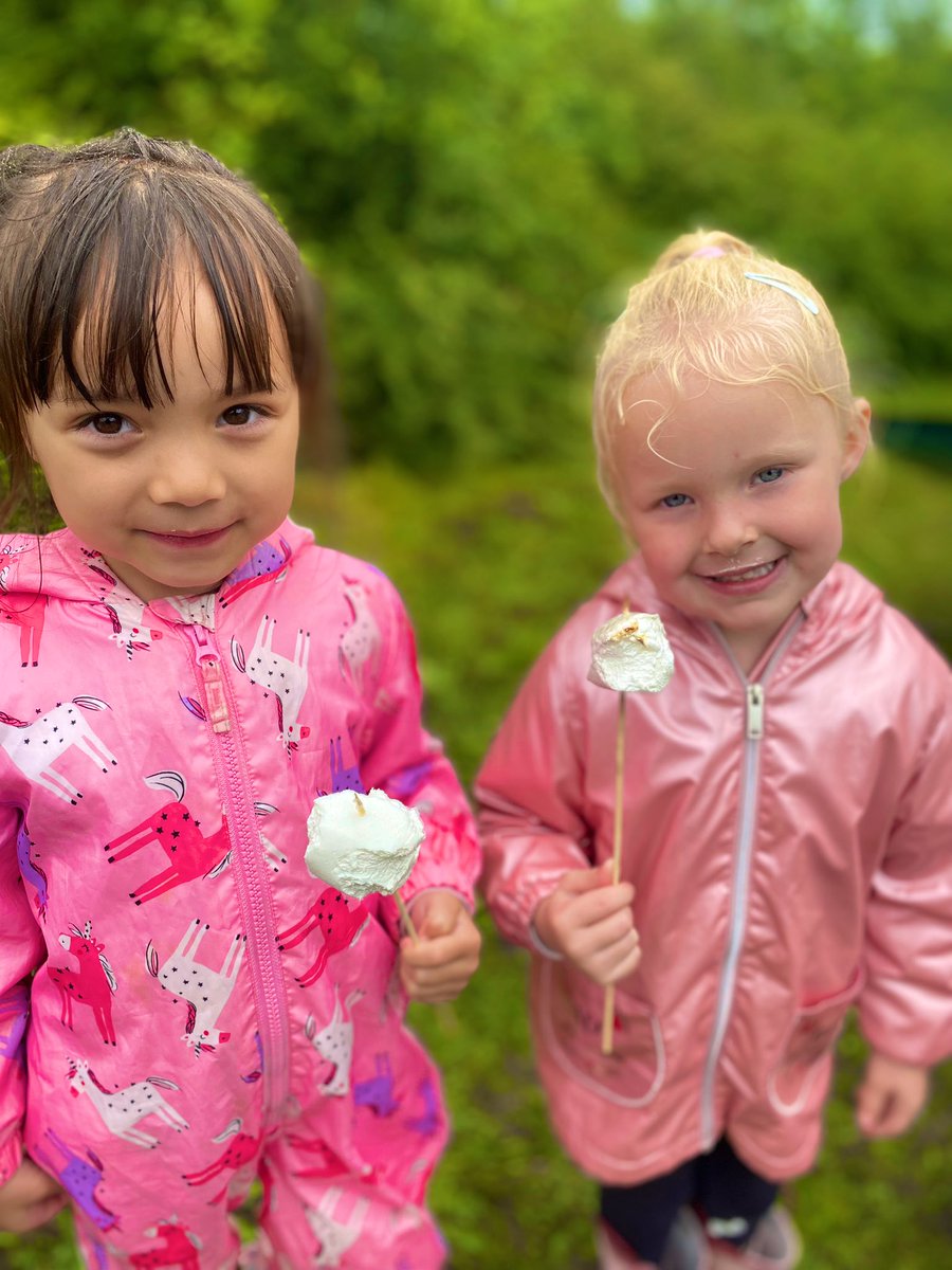 Illtyds_RC's tweet photo. #BCAFoodAndFun23
#Day7
Enjoying our roasted marshmallows with @AilinKee
#NatureOnOurDoorstep
#TeamBoys
#TeamGirls
@foodandfunwales
@JanineBrill
@CTMUHBDietetics
@ShelleyPowellRD
@MerthyrCBC https://t.co/3LmD3Rhdyo