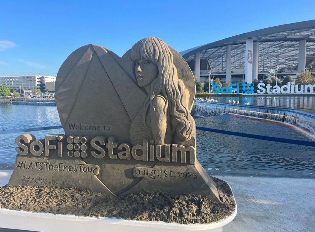 Ron on X: this taylor statue at SoFi stadium for the eras tour is