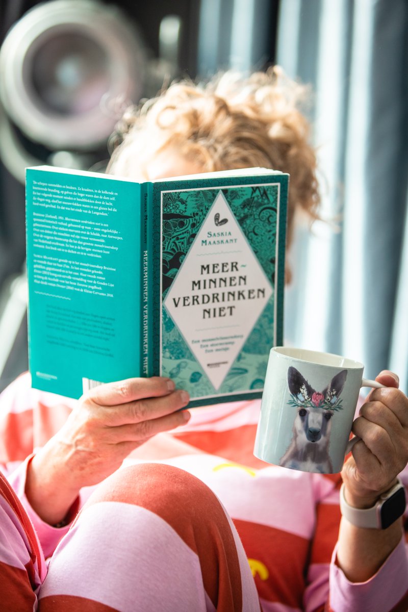 Een boek lezen ... suffetutten.nl/nieuws-suffe-t… #meerminnen #boeklezen #boek #blog