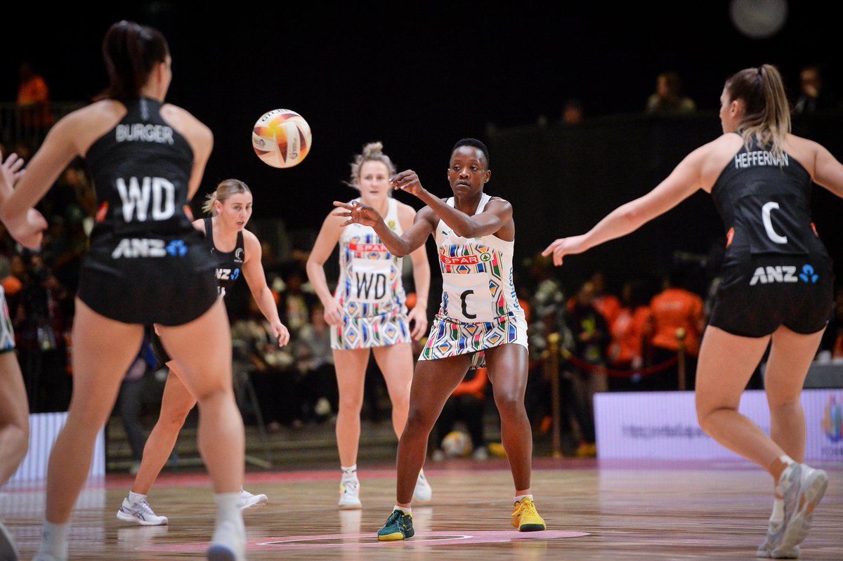 Netball_SA's tweet photo. 🇿🇦🆚🇳🇿
𝗣𝗼𝗼𝗹 𝗚 - 𝗣𝗿𝗲𝗹𝗶𝗺𝗶𝗻𝗮𝗿𝗶𝗲𝘀 𝗦𝘁𝗮𝗴𝗲 2⃣
𝗛𝗮𝗹𝗳 𝗧𝗶𝗺𝗲

Let’s catch our breaths shall we. Finding the gaps, working hard to land our shots. It’s fast &amp; it’s furious out there. Part 2 coming up 🔥

SOUTH AFRICA 21
NEW ZEALAND 26

#SPARProteas | #NWC2023 https://t.co/eaFfgLdXHO