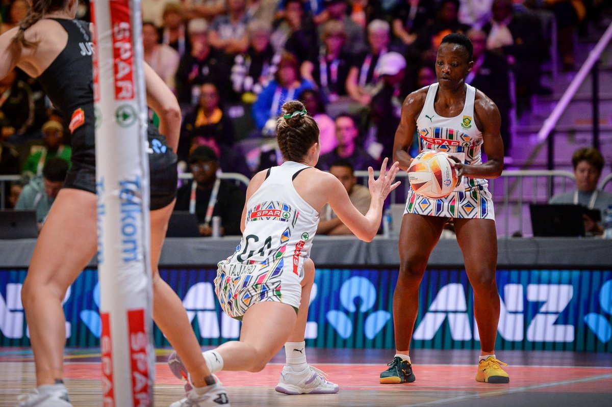 Netball_SA's tweet photo. 🇿🇦🆚🇳🇿
𝗣𝗼𝗼𝗹 𝗚 - 𝗣𝗿𝗲𝗹𝗶𝗺𝗶𝗻𝗮𝗿𝗶𝗲𝘀 𝗦𝘁𝗮𝗴𝗲 2⃣
𝗛𝗮𝗹𝗳 𝗧𝗶𝗺𝗲

Let’s catch our breaths shall we. Finding the gaps, working hard to land our shots. It’s fast &amp; it’s furious out there. Part 2 coming up 🔥

SOUTH AFRICA 21
NEW ZEALAND 26

#SPARProteas | #NWC2023 https://t.co/eaFfgLdXHO