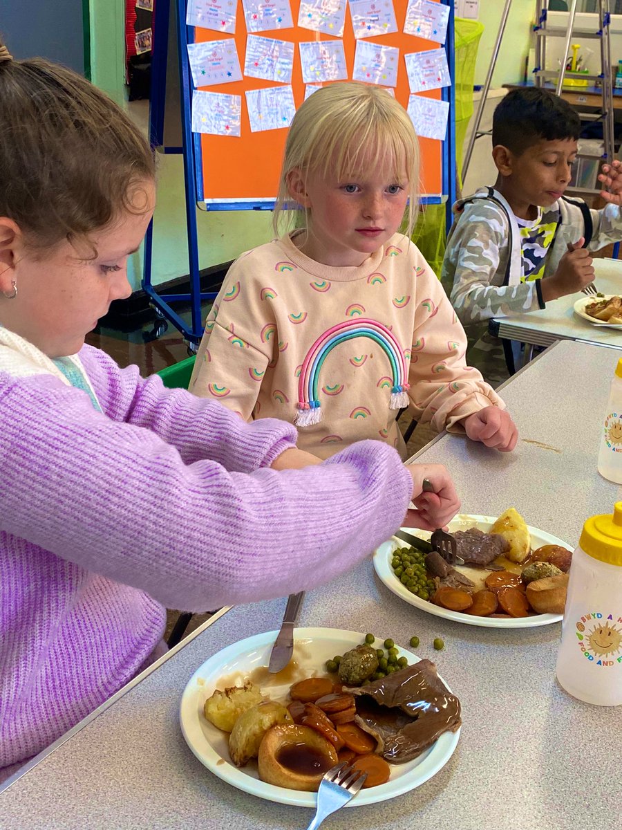 Illtyds_RC's tweet photo. #BCAFoodAndFun23
#Day7
After a morning outdoors we looked forward to tucking into our delicious roast beef dinners 😋
#TeamBoys
#TeamGirls
@foodandfunwales
@JanineBrill
@CTMUHBDietetics
@ShelleyPowellRD
@MerthyrCBC https://t.co/PyBnYgzmkl