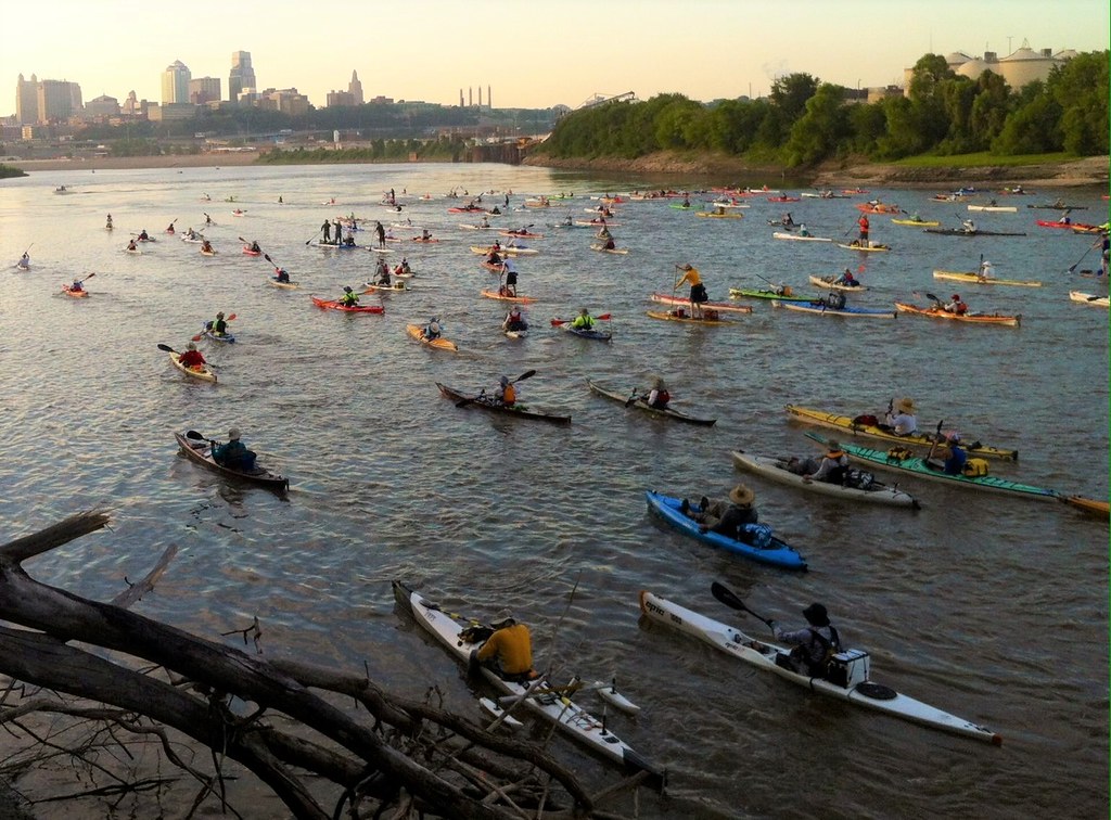 MOPartnership's tweet photo. The world’s longest non-stop river race is underway in #MO. It started in #KansasCity on Tuesday and ends in #StCharlesMO on Friday. Participants are given 88 hours to finish the 340-mile race.
Learn more about the #MR340 and follow along here: https://t.co/MXirsGsxMF https://t.co/SZAo9BvJVK