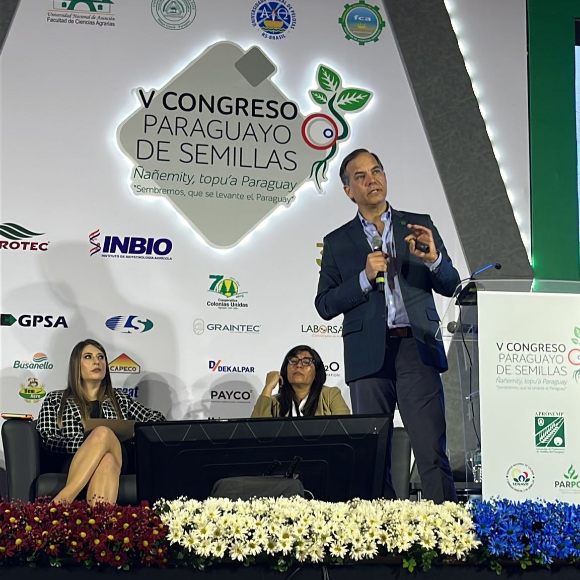 Hoy, nuestro Director Ejecutivo, Diego Risso, disertando en el V Congreso Paraguayo de #Semillas sobre "Acciones del sector semillero para promover las prácticas legales en semillas - Una visión global, regional y nacional". 

<a href="/parpovpy/">Asociación Paraguaya de Obtentores Vegetales</a> <a href="/aprosemp_py/">aprosemp</a> <a href="/SENAVEParaguay/">SENAVE</a>