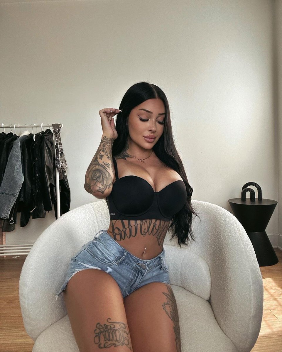 Val_Cossette's tweet photo. 🖤

 #LuvlettePartner #MidsummerLuv
Discount code “luvc” for 15% off. Product ID 17766759 https://t.co/LzeGKDHKjQ