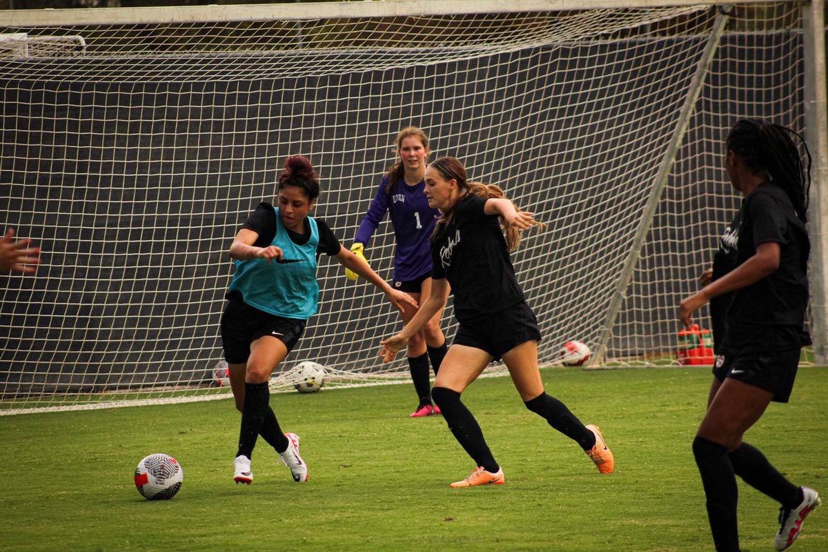 UNLVwSoccer's tweet photo. First day of practice ☑️
Happy to be back! 😀

#BEaREBEL https://t.co/2jMEAi1O9D