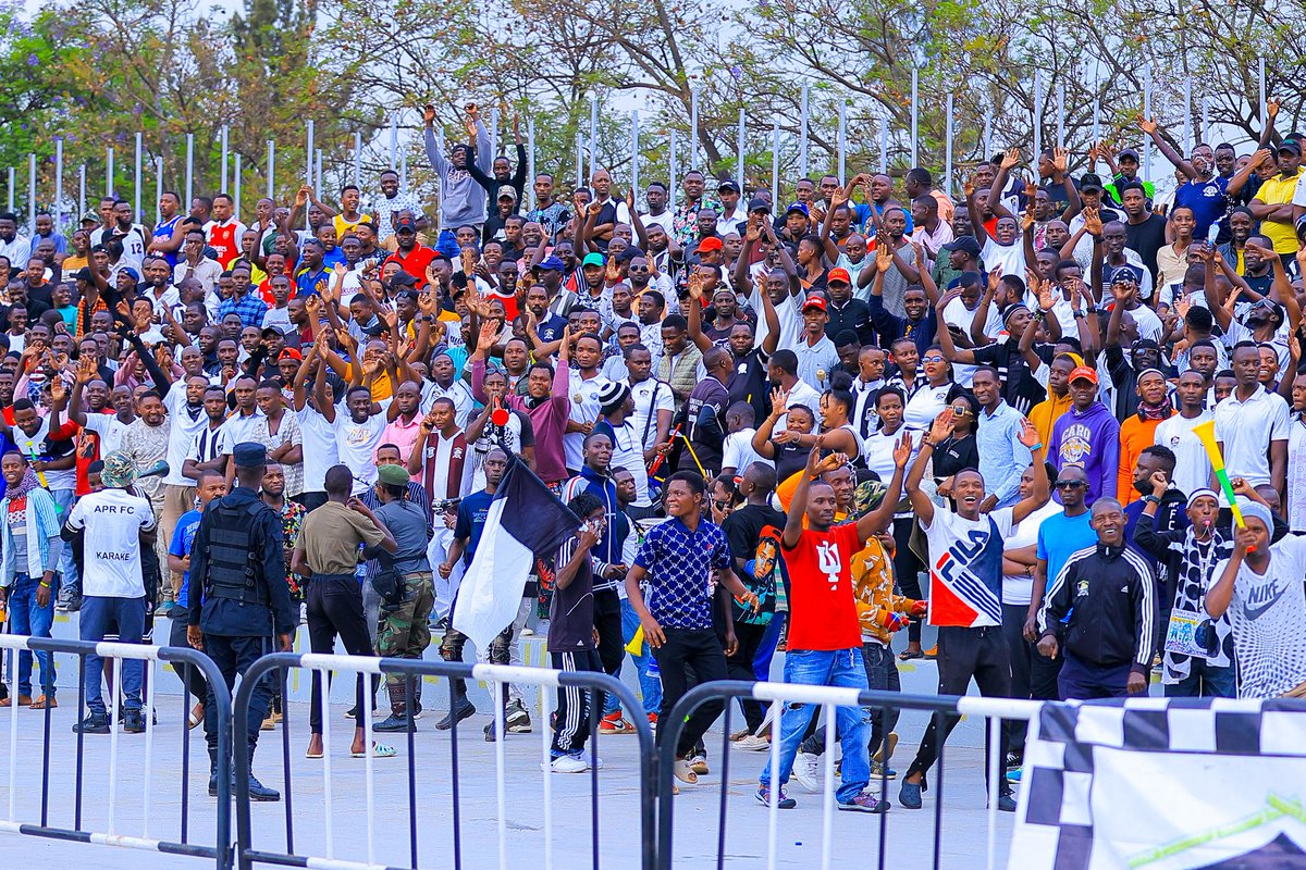 AlunnoRwanda's tweet photo. FT APR FC 3-1 Marines
⚽️⚽️⚽️ Victor Mbaoma Hatrick ||
⚽️ Thaiba Mbonyumwami
🟥 System : 4-1-4-1
Next Friendly Games
Le 05.08.2023 @aprfcofficial VS @SCKiyovuSports
Le 12.08.2023 #APR_FC vs @rayon_sports ( Super Cup)
19.08.2023 #APR_FC v #Gaddiidka FC (CAFCL) https://t.co/ogAMrdyBIt